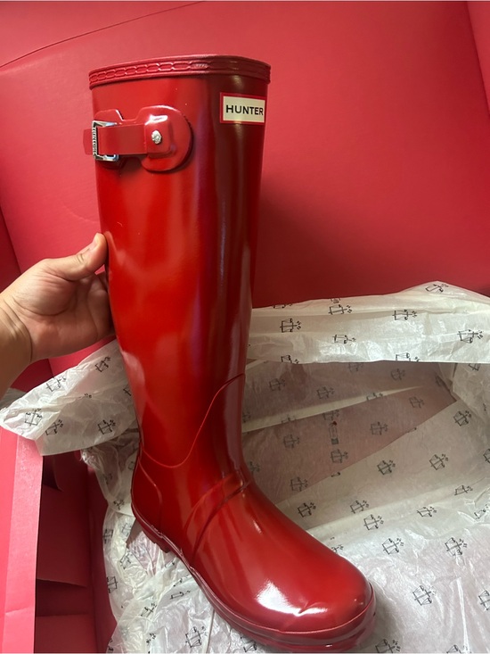 Hunter Shoes - Hunter Women's Tall Gloss Rain Boot in Bright Red